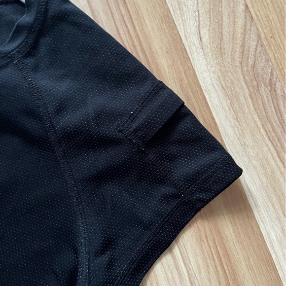 lululemon black t-shirt silverescent - Picture 8 of 10